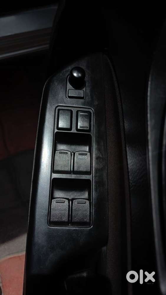Maruti Suzuki Swift Vxi 1.2 Abs Bs-iv, 2017, Petrol