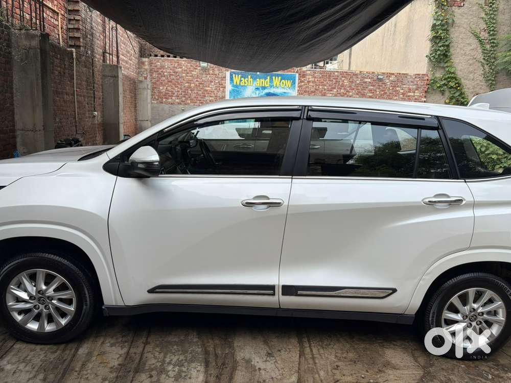 Toyota Innova Hycross 2025 Dec 24 Mfg