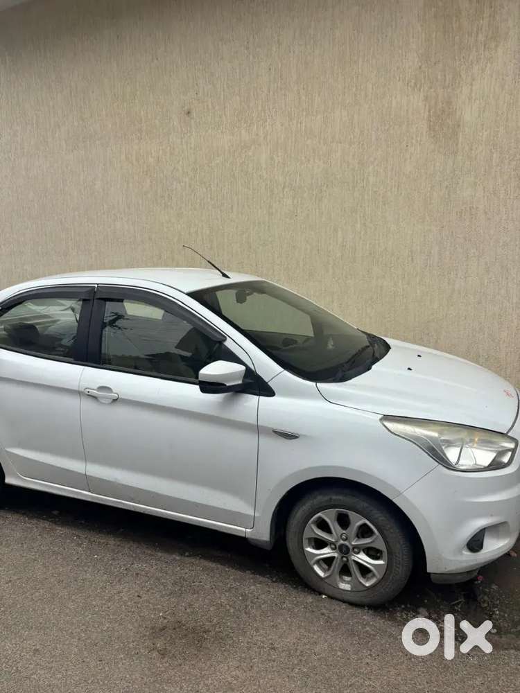 Ford Aspire Titatinium Blu 2017