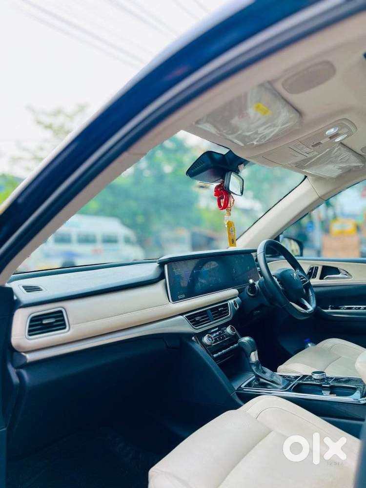 Mahindra Xuv700 2.0 Ax 7 Petrol At Luxury Pack Str, 2024, Petrol