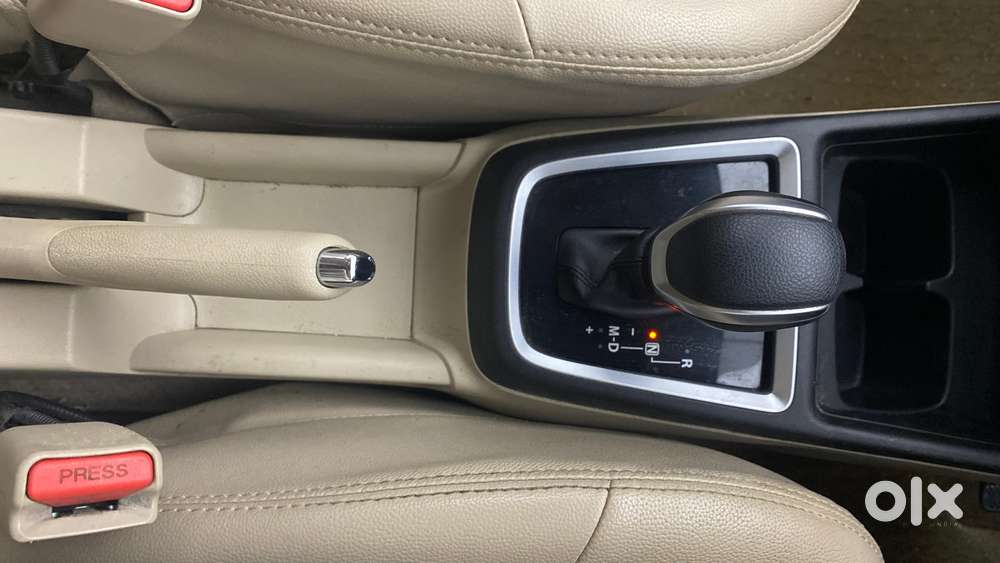 Maruti Suzuki Swift Dzire Amt Zxi, 2022, Petrol