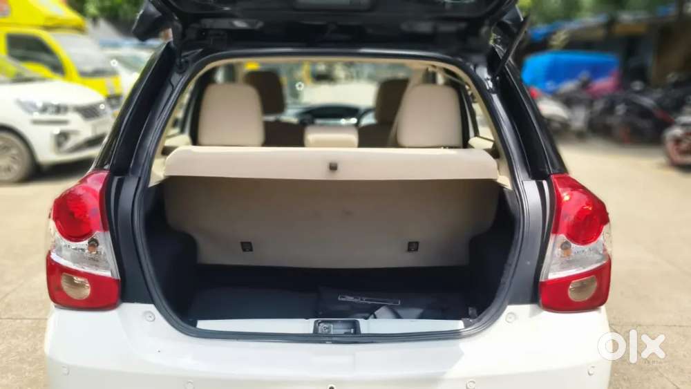 Toyota Etios Liva V Dual Tone, 2018, Petrol