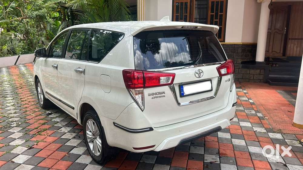 Toyota Innova Crysta 2016 Diesel Well Maintained