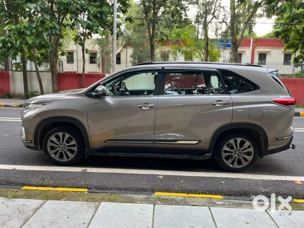 Toyota Innova Hycross 2.0 Zx (o) Hybrid 7 Str, 2026, Petrol