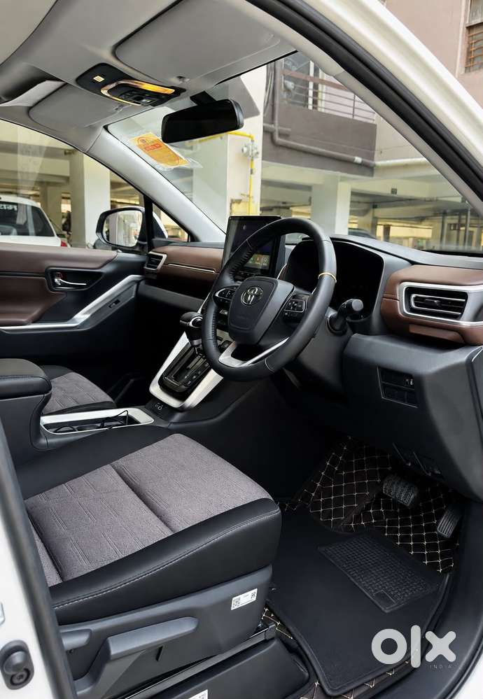 Toyota Innova Hycross 2.0 Vx (o) Hybrid 8 Str, 2026, Petrol