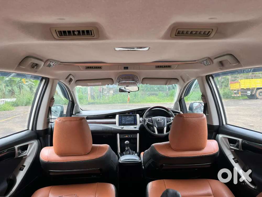 Innova Crysta 2016 V Well Maintained