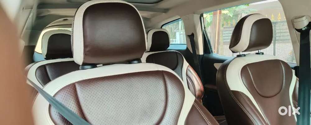 Mahindra Xuv700 Ax5 Petrol Mt 5 Str 2022
