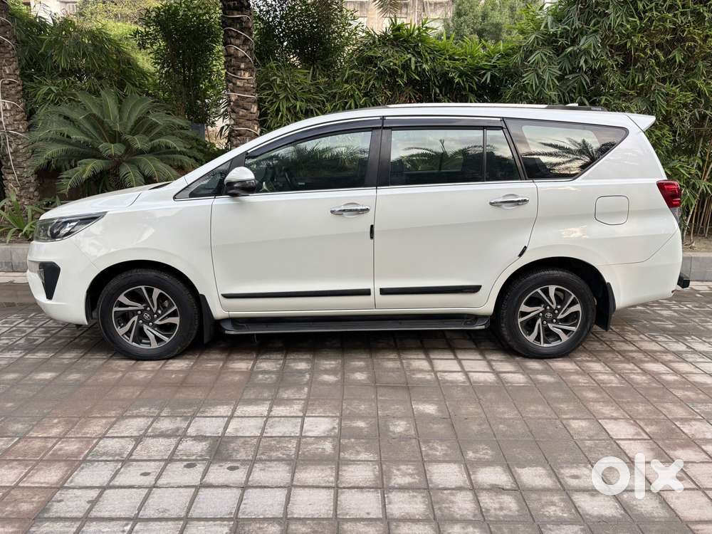 Toyota Innova Crysta [2020-ongoing] 2.4 Vx 8 Str, 2022, Diesel
