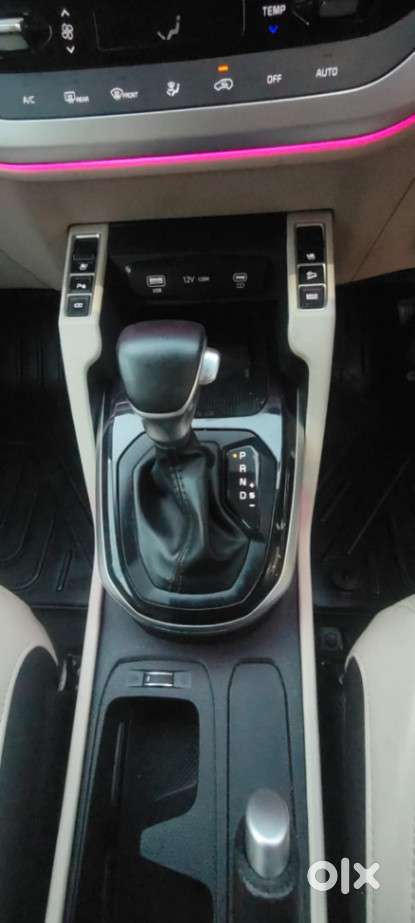 Kia Carens Luxury (o)1.5 Turbo Petrol Dct 7 Str, 2023, Petrol