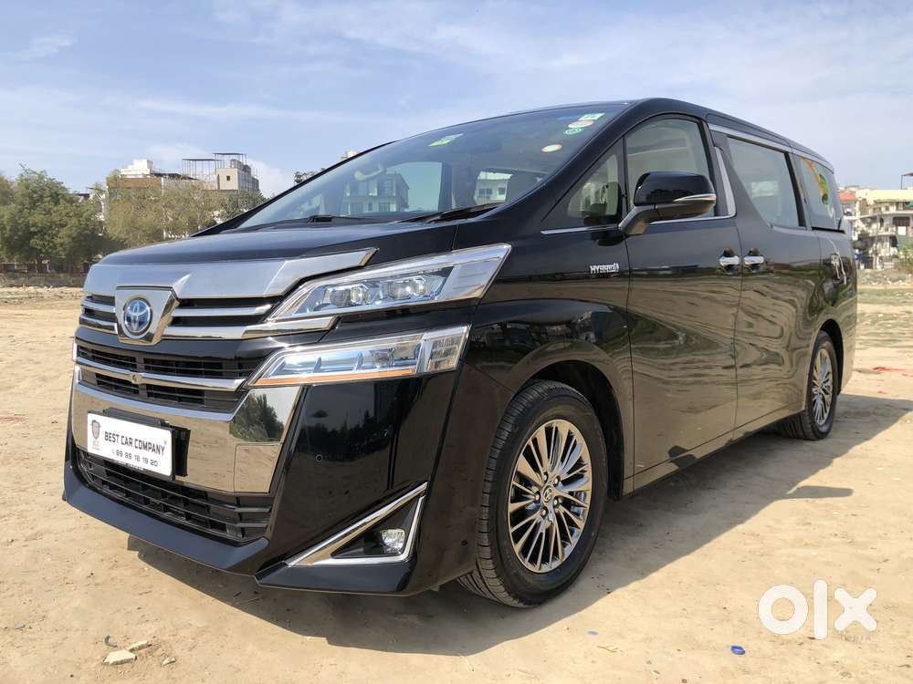 Toyota Vellfire 2.5 Executive Lounge, 2023, Cng & Hybrids