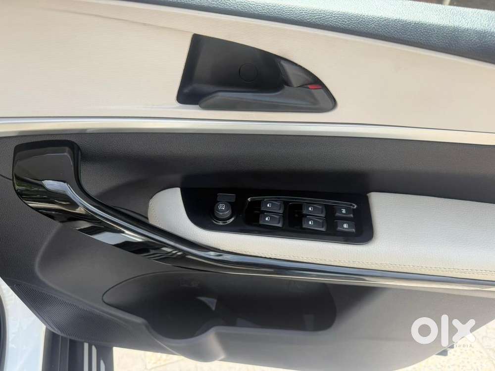 2022 Mahindra Xuv 700 Ax5 Automatic