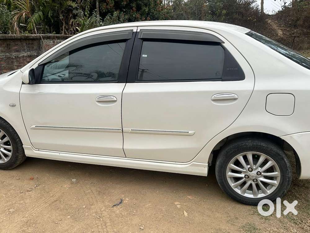 Toyota Etios 2011 Petrol 80000 Km Driven