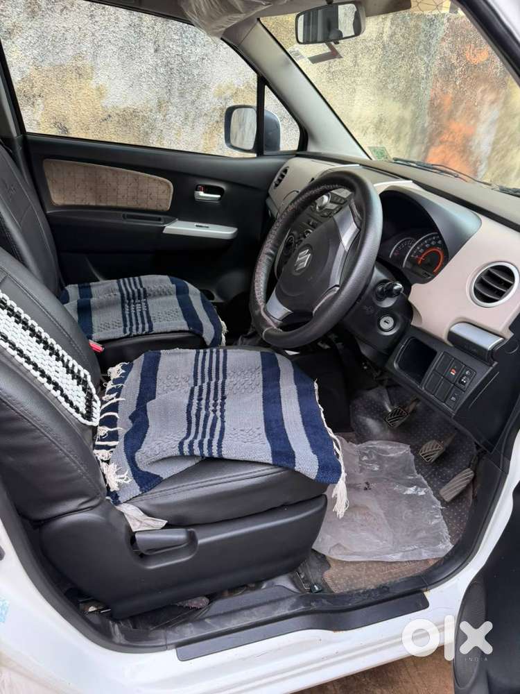 Wagon R  Vxi 2013model White Car
