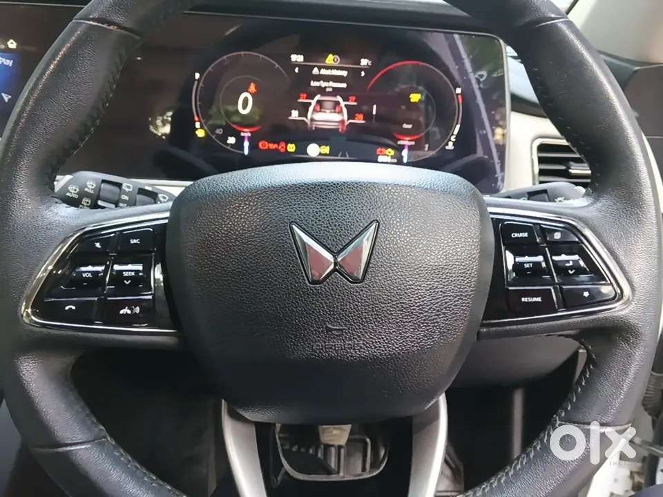 Mahindra Xuv700 2.2 Ax 7 Diesel Mt Luxury Pack Str, 2025, Diesel