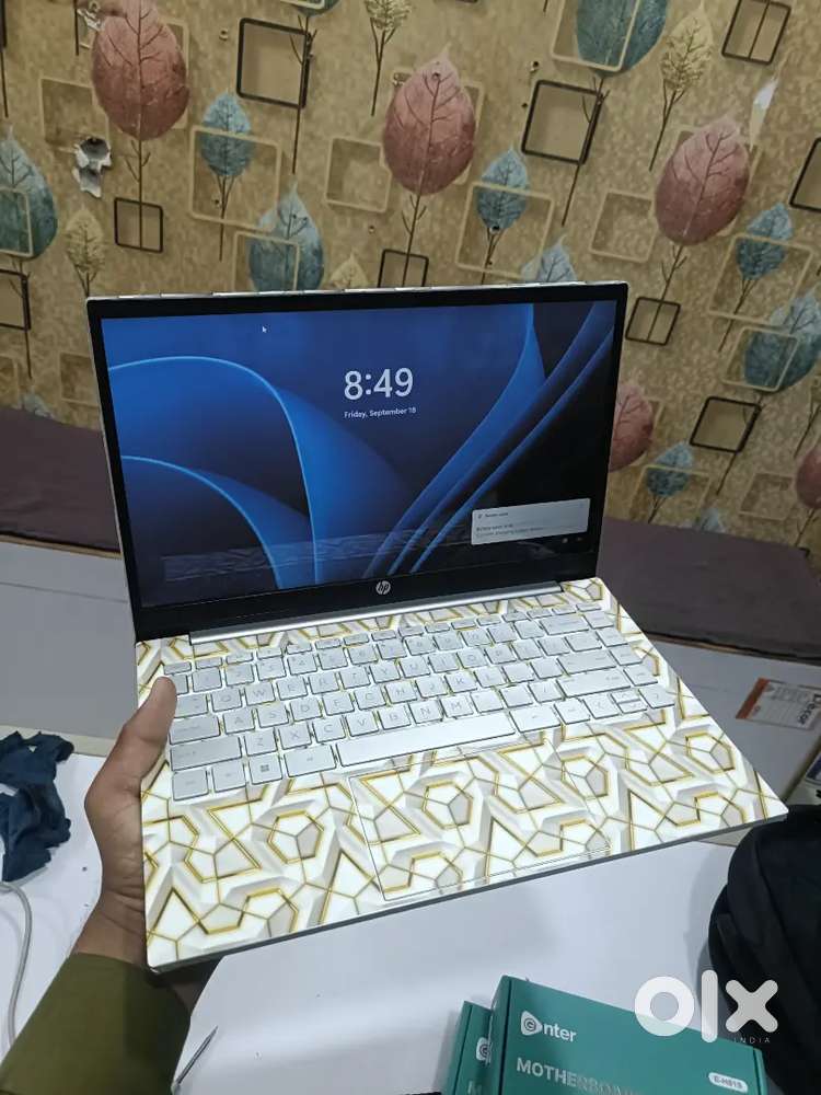 HP laptop i5 12th generation 8GB RAM 256 GB SSD good battery backup