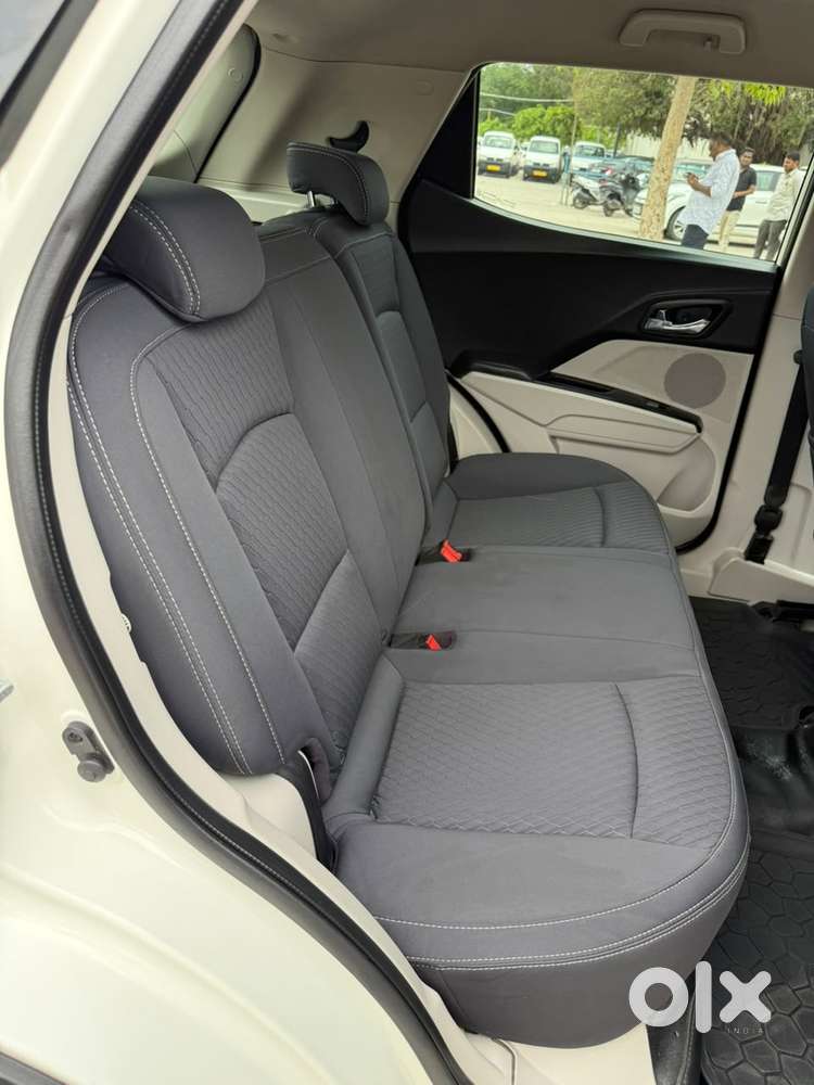Mahindra Xuv300 W8, 2022, Petrol