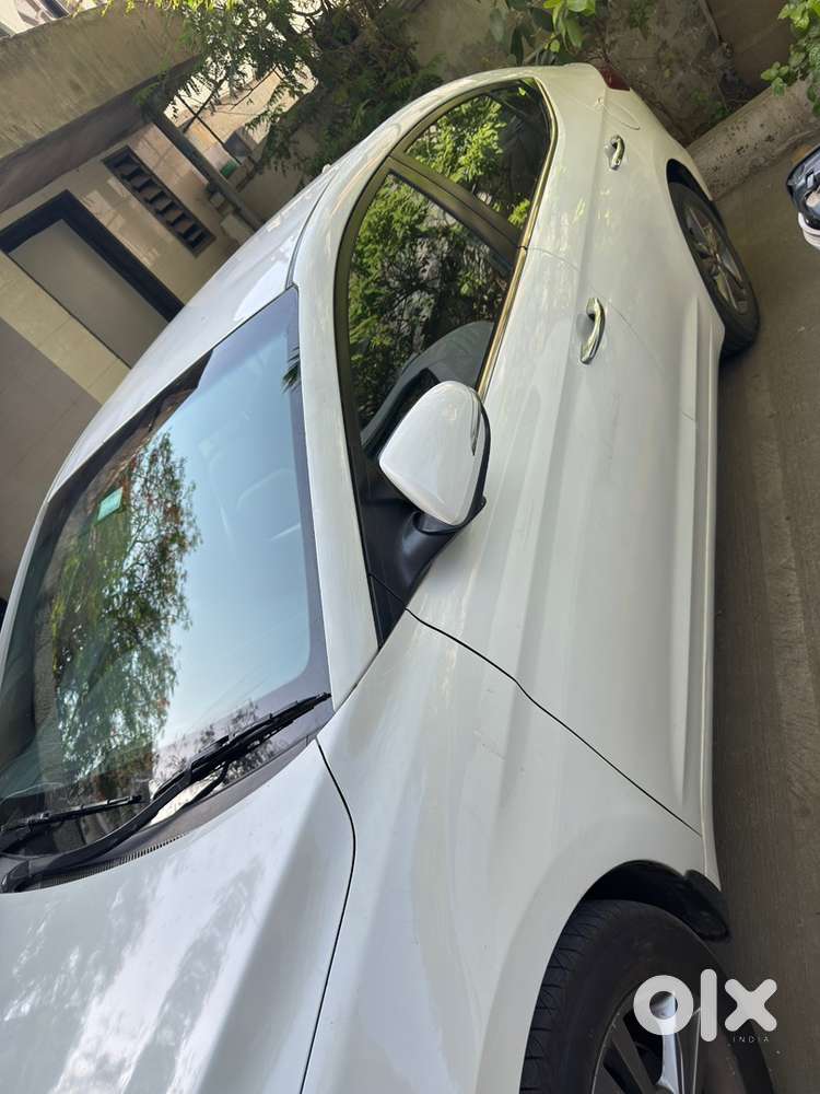 Hyundai Elantra - Manual- Diesel- Drives Like A New Car