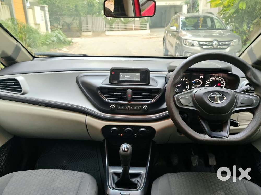 Tata Altroz 1.2 Xe, 2021, Petrol