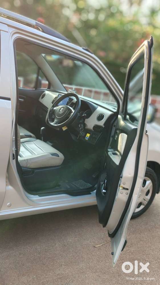 2018 Automatic Wagonr Vxi, Silky Silver, Mint Condition