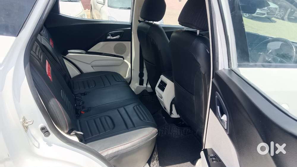 Mahindra Xuv 3xo Ax5 Pm Mt, 2024, Petrol