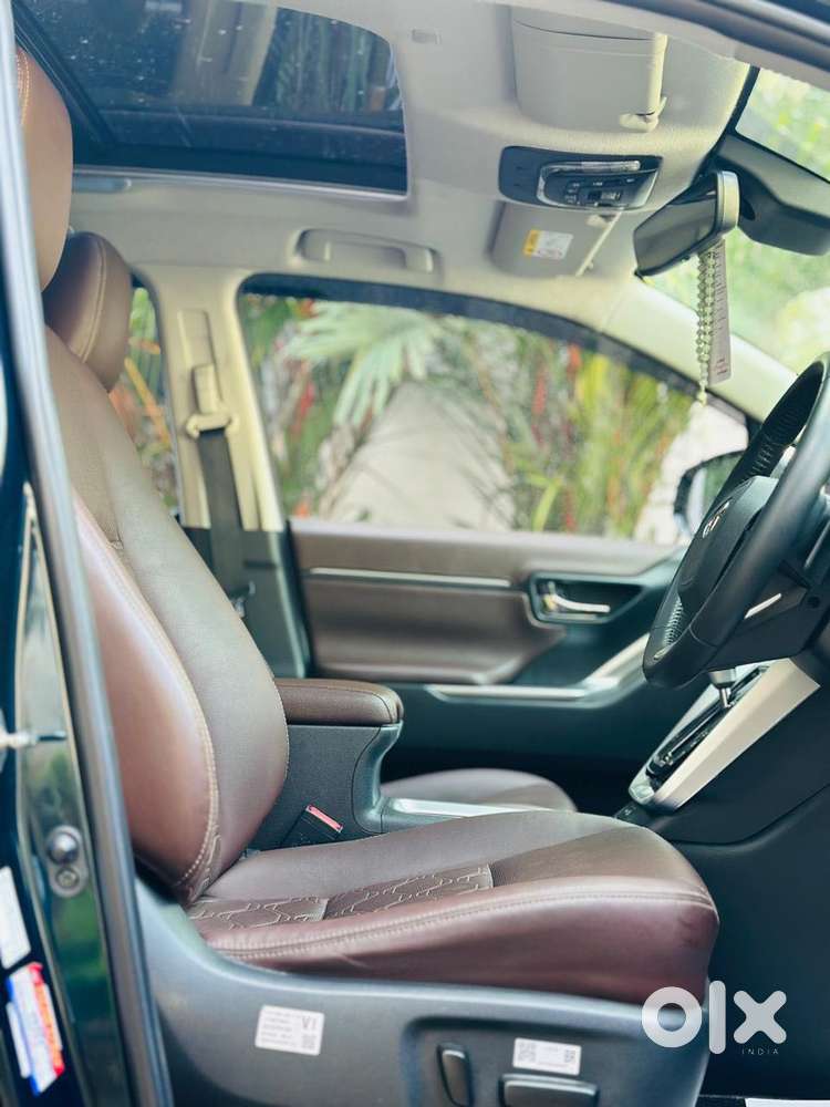 Toyota Innova Hycross 2.0 Zx (o) Hybrid 7 Str, 2024, Petrol