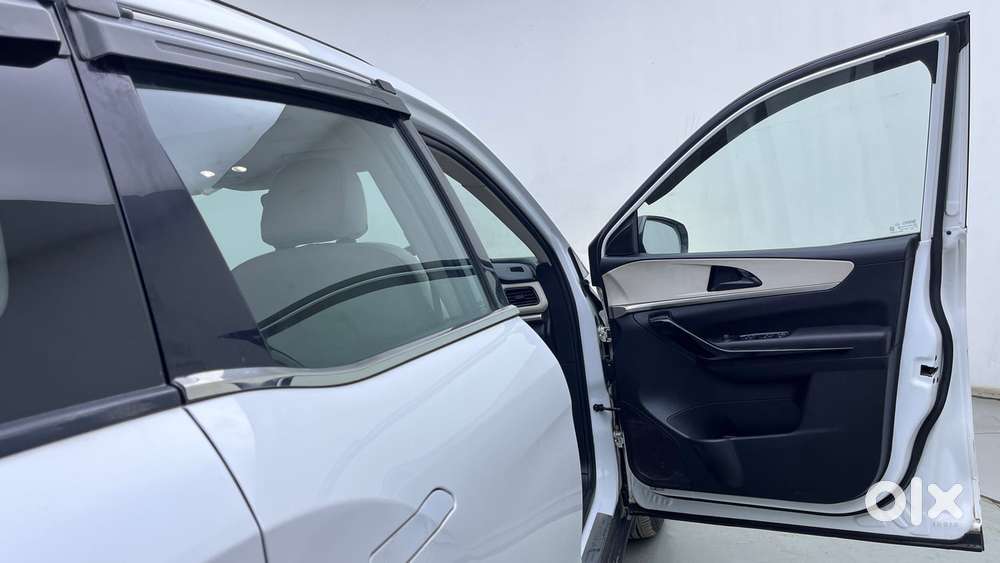 Mahindra Xuv700 2.2 Ax 5 Diesel At 7 Str, 2024, Diesel