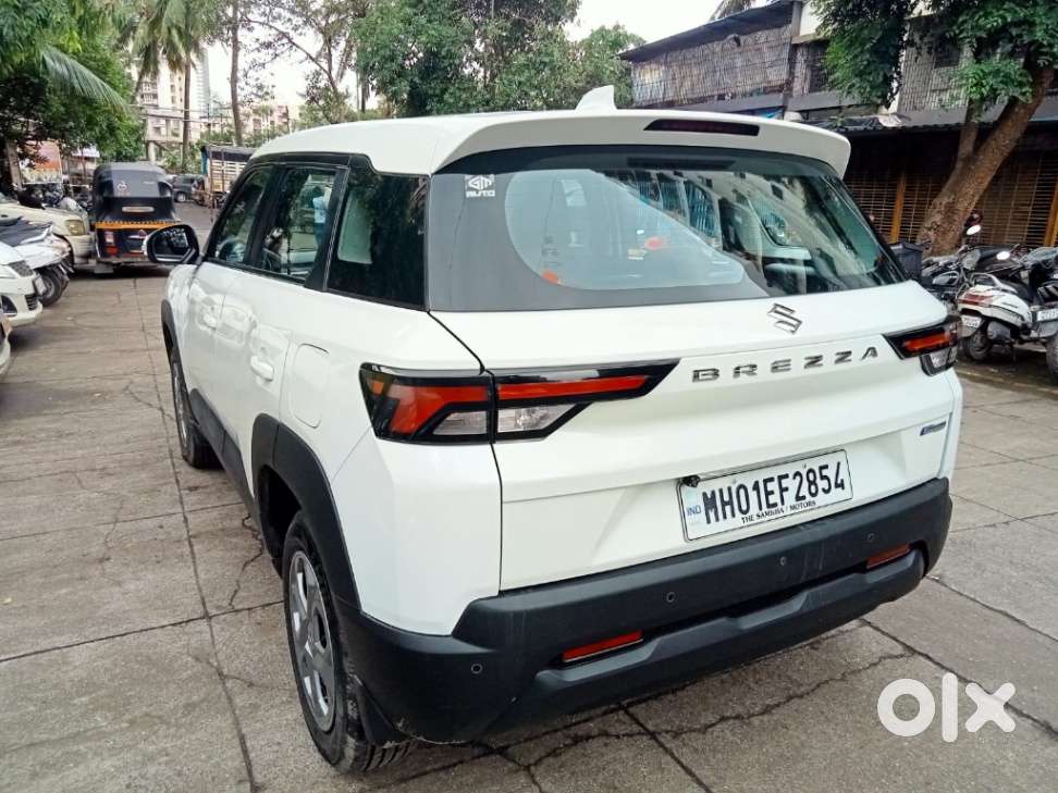 Maruti Suzuki Brezza 1.5 Vxi At Smart Hybrid, 2023, Petrol