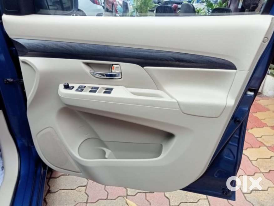 Maruti Suzuki Ertiga Zxi Shvs, 2022, Petrol