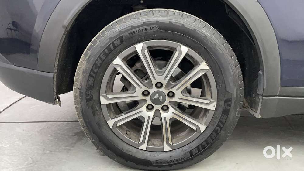 Mahindra Xuv700 2.0 Ax 7 Petrol At Str, 2022, Petrol