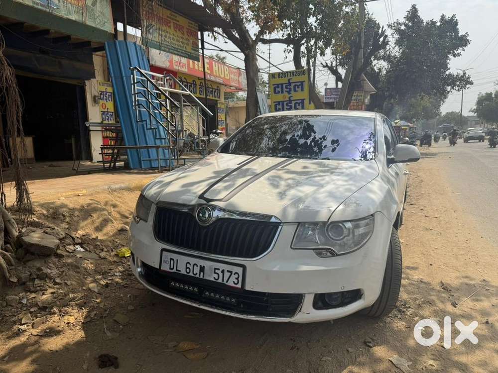 Skoda Superb 2013 Petrol 70000 Km Driven