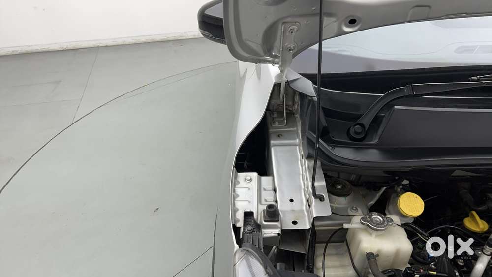 Renault Triber Rxz, 2023, Petrol
