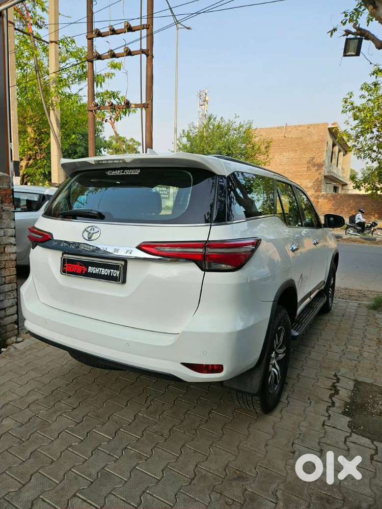 Toyota Fortuner [2021-ongoing] 2.8 2wd Diesel At, 2023, Diesel