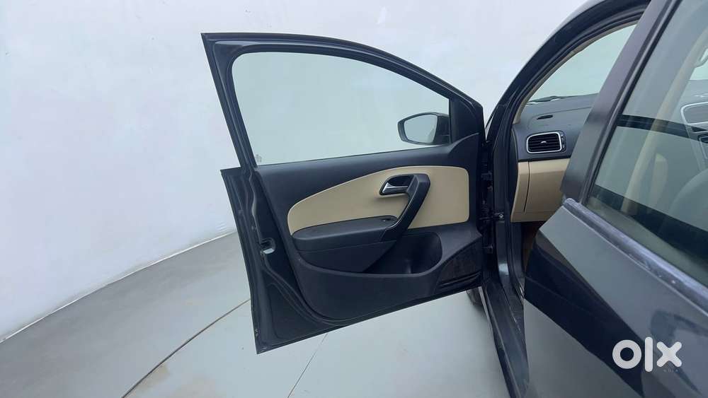 Volkswagen Polo Petrol Highline 1.2l, 2015, Petrol