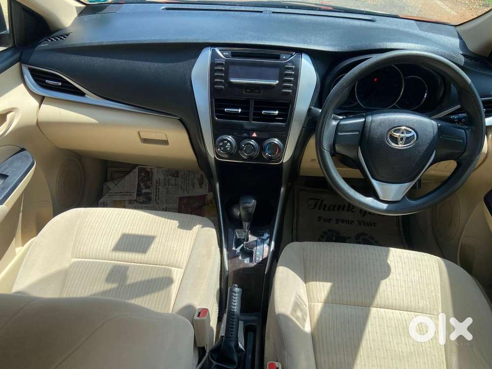 Toyota Yaris V Cvt, 2019, Petrol