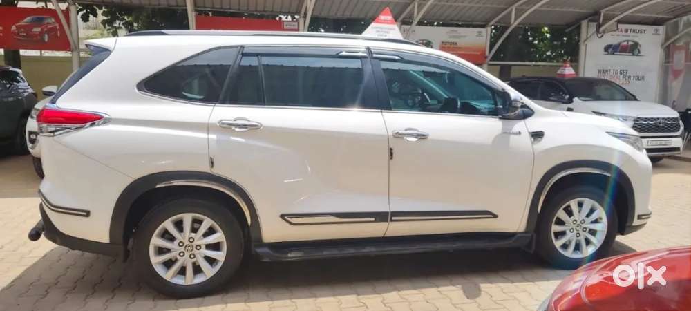 Toyota Innova Hycross 2.0 Vx Hybrid 7 Str, 2025, Petrol