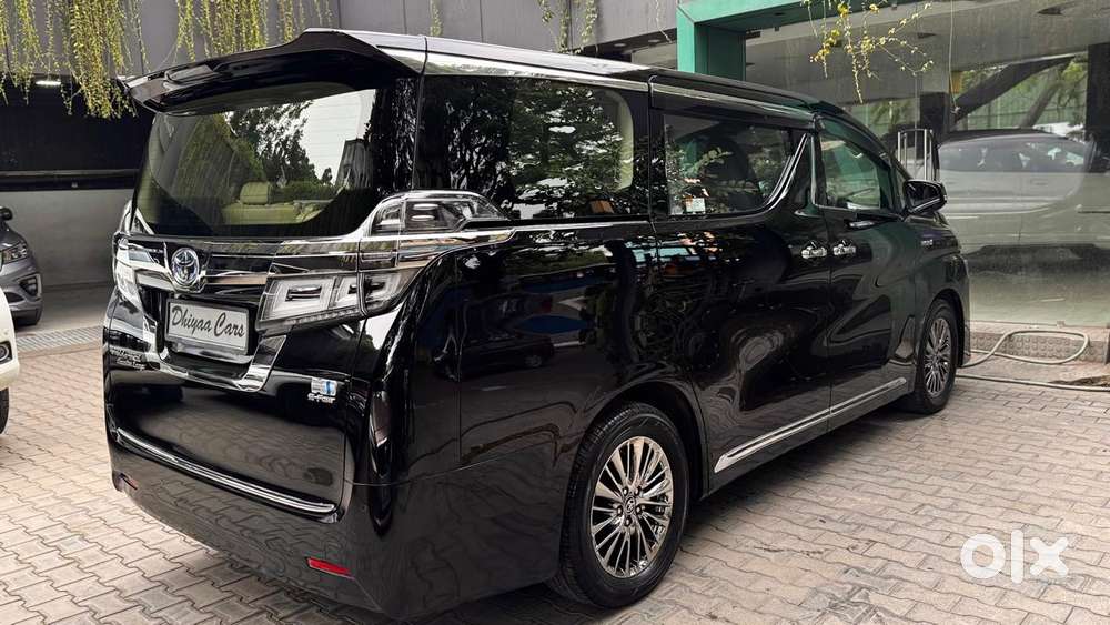 Toyota Vellfire 2.5 Executive Lounge, 2021, Petrol