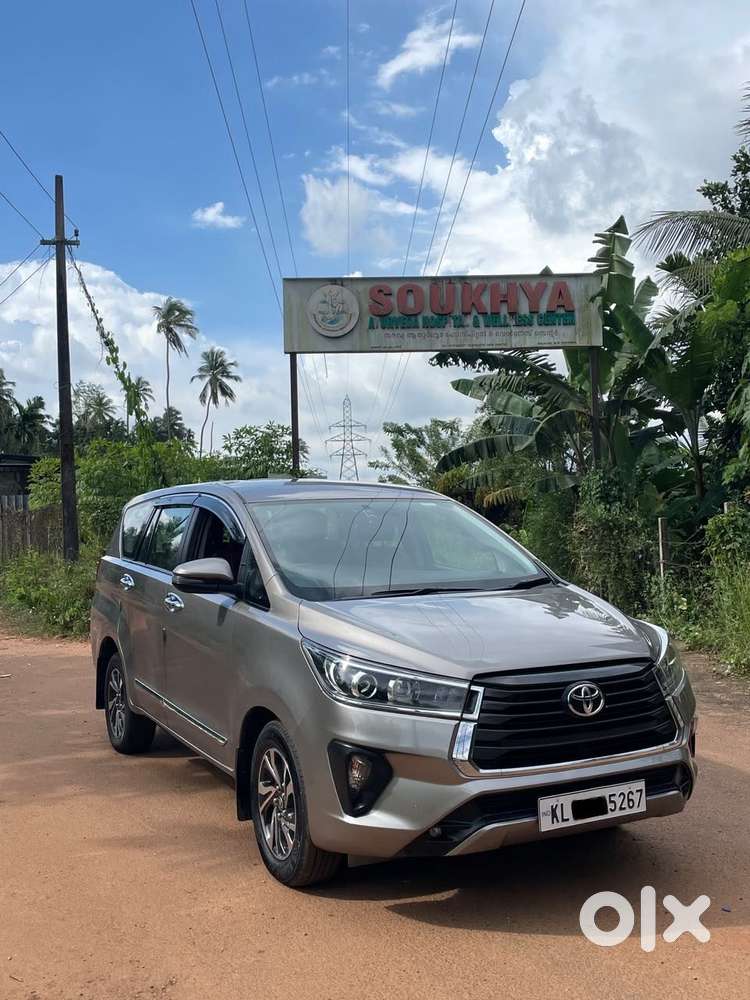 Toyota Innova Crysta 2.7v Mt, 2022, Petrol