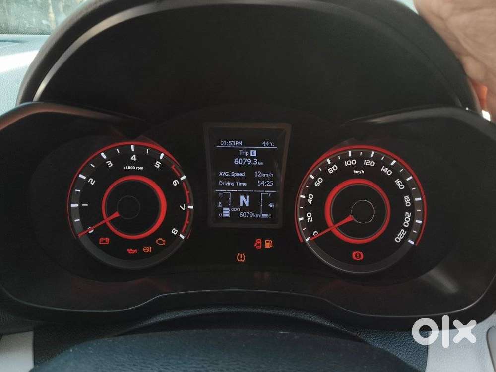 Mahindra Xuv300 1.2 W8 (o) Amt Petrol, 2023, Petrol