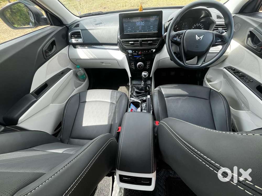 Mahindra Xuv 3xo Ax5 Pm Mt, 2025, Petrol