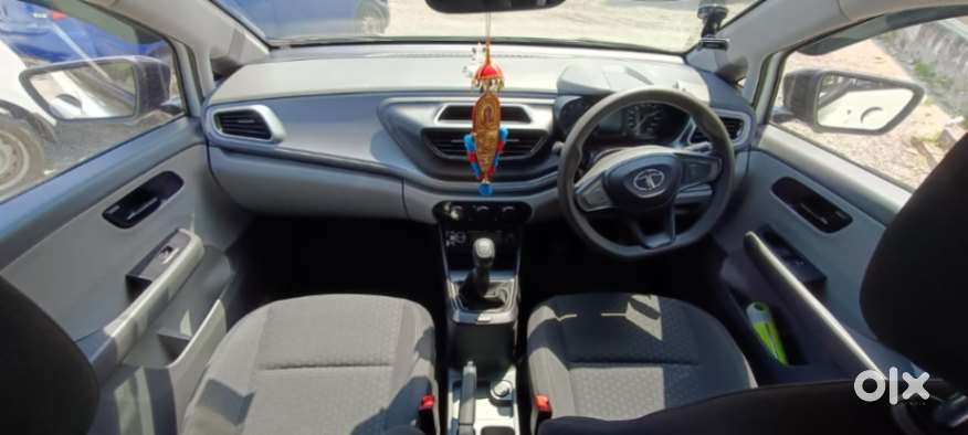 Tata Altroz 1.2 Xe, 2020, Petrol