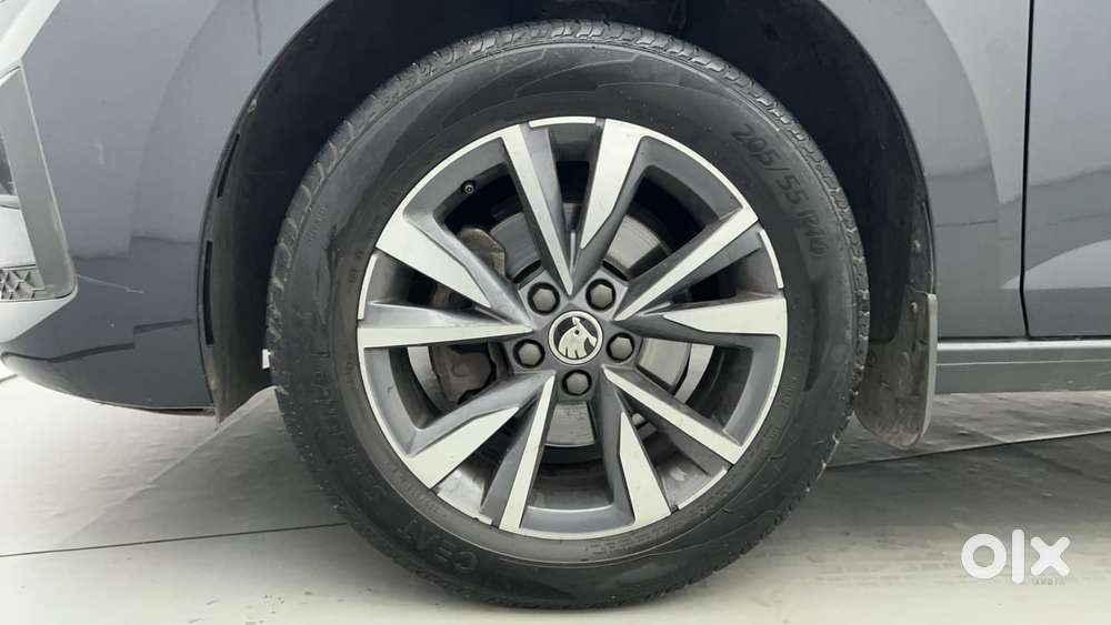 Skoda Slavia Style 1.0l Tsi Mt, 2023, Petrol