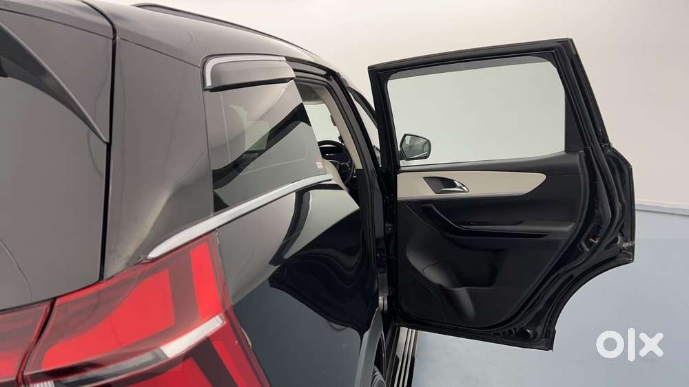 Mahindra Xuv700 2.2 Ax 7 Diesel At Luxury Pack Str, 2024, Diesel