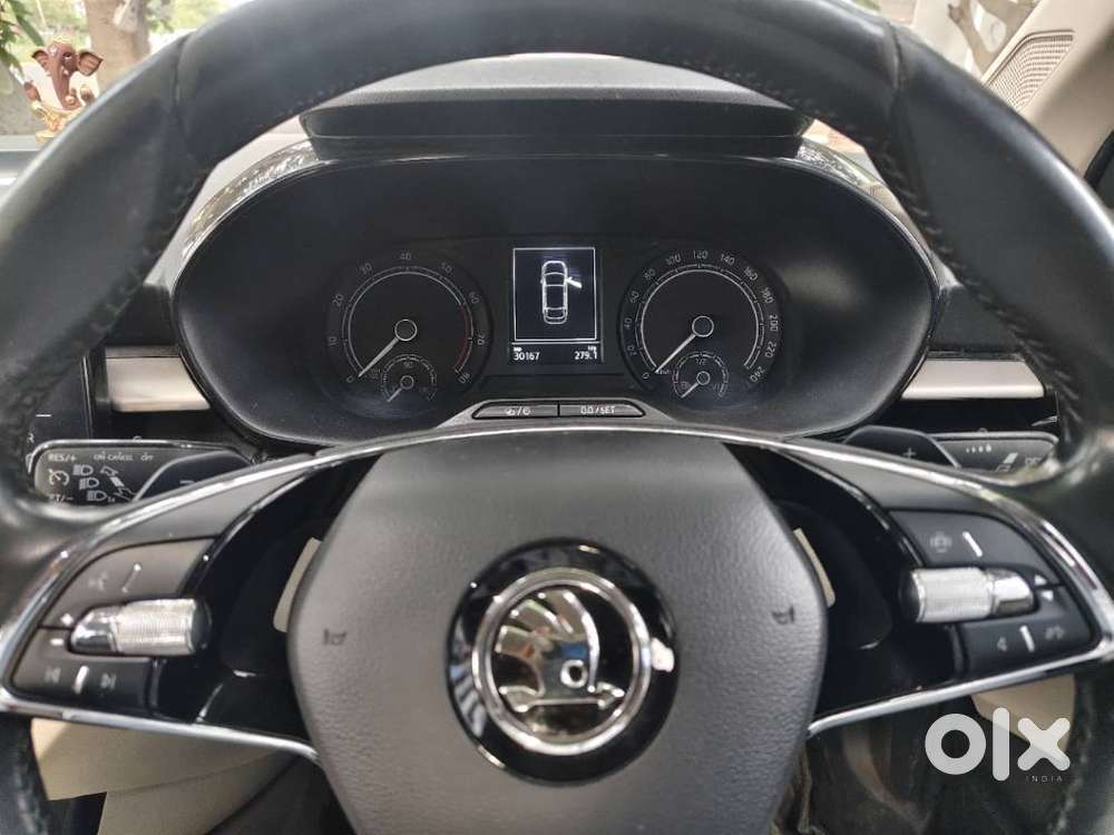Skoda Slavia Ambition 1.0l Tsi At, 2023, Petrol