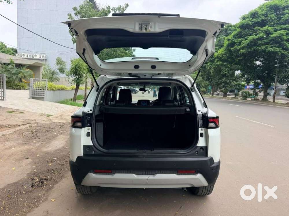 Maruti Suzuki Brezza 1.5 Zxi At Smart Hybrid, 2023, Petrol