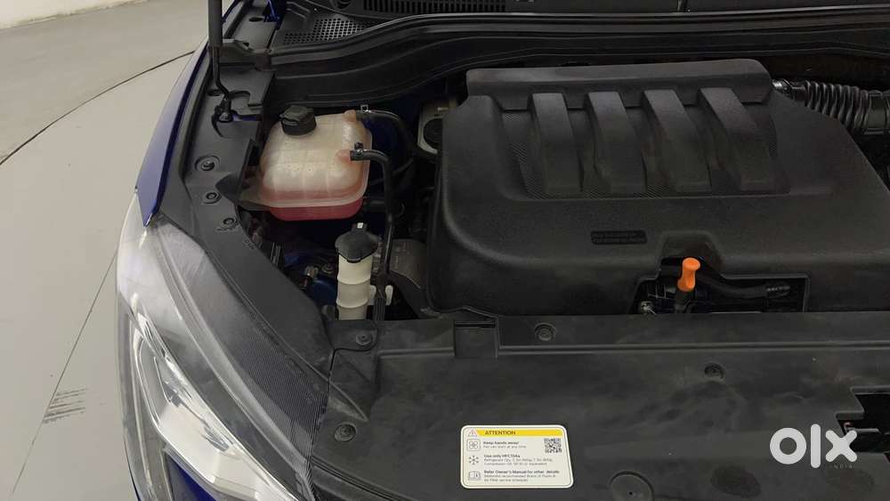 Mahindra Xuv700 2.0 Ax 7 Petrol At Str, 2023, Petrol