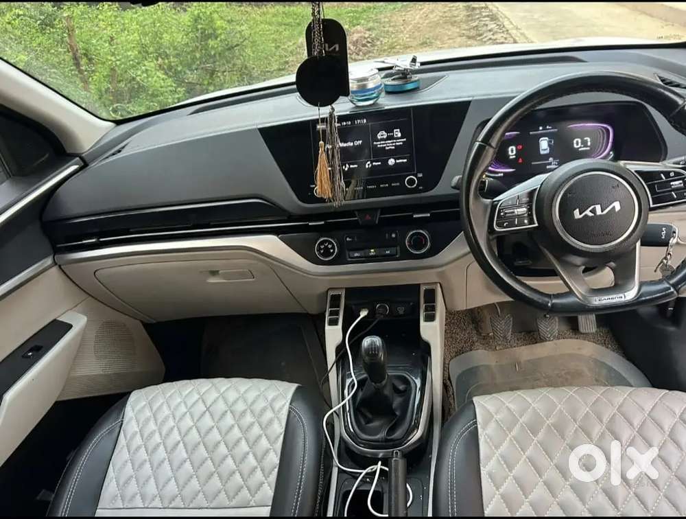 Kia Carens Clavis 2025 Petrol 60000 Km