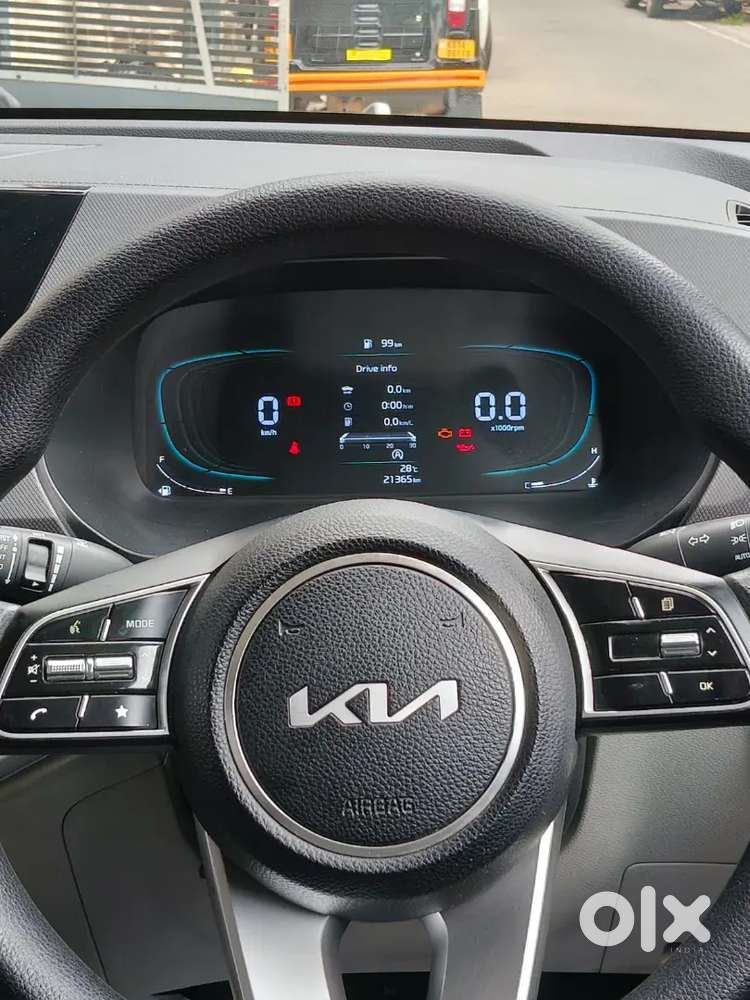 Kia Carens 2025 Petrol Well Maintained