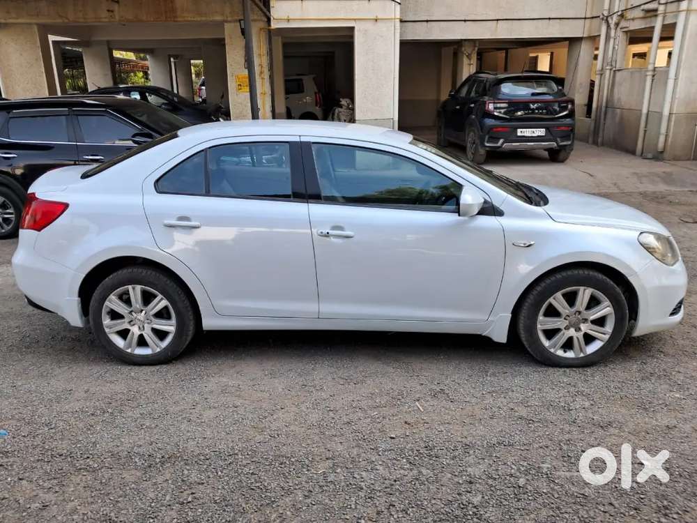 Maruti Suzuki Kizashi 2.4 2012