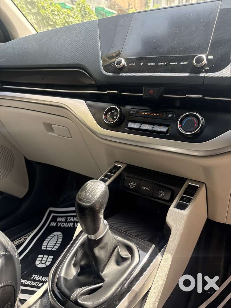 Kia Carens G1.5 6mt Gravity, 2024, Petrol