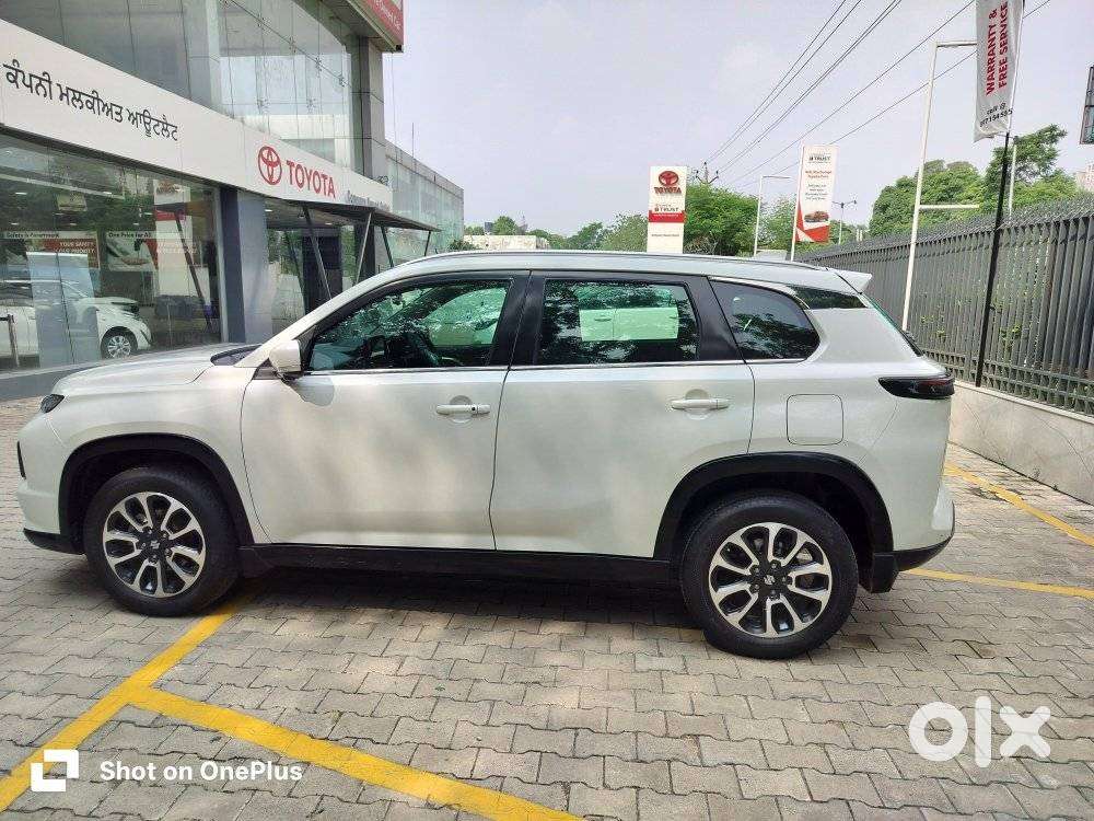 Maruti Suzuki Grand Vitara 1.5 Alpha Plus Intelligent Hybrid Ecvt, 2..